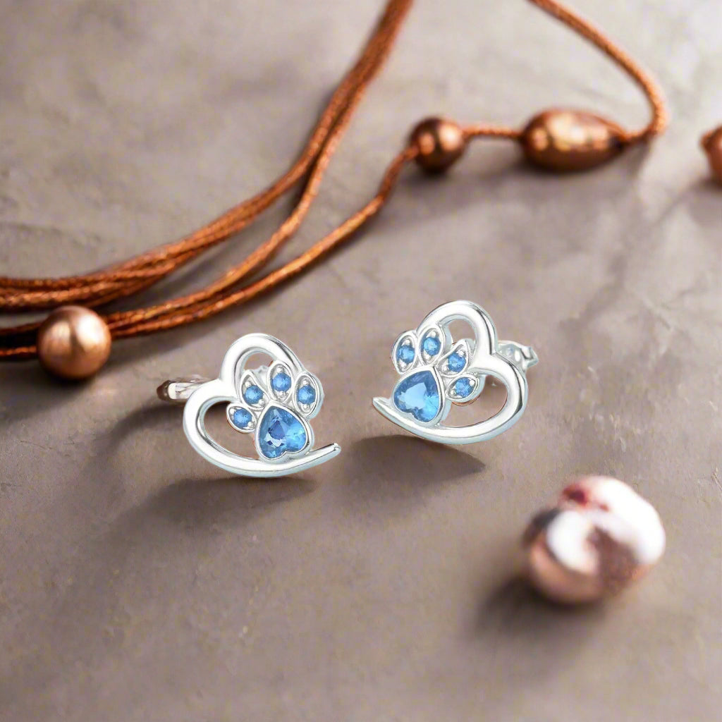 LIVIA – Elegant Heart and Paw Earrings with Sparkling Zirconia for a Stunning Look