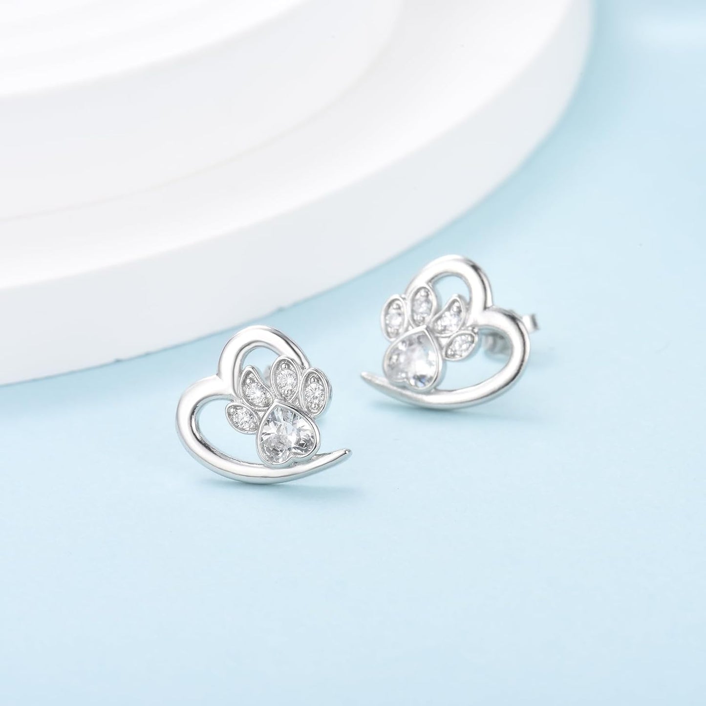 LIVIA – Elegant Heart and Paw Earrings with Sparkling Zirconia for a Stunning Look