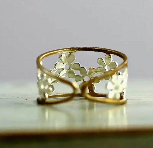 Exquisite Enamel Flower Ring Vintage Design