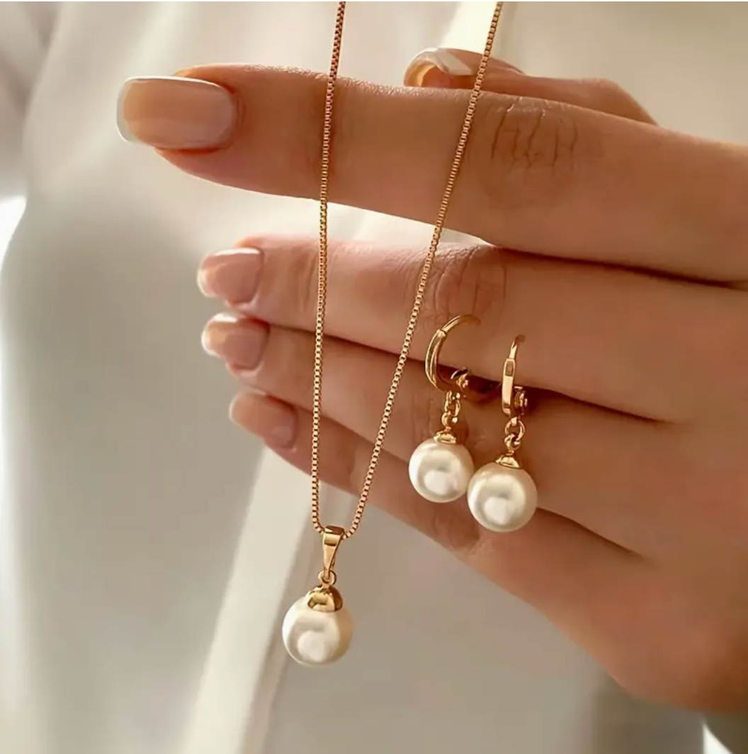 3-Piece Freshwater Pearl Set Earrings & Necklace