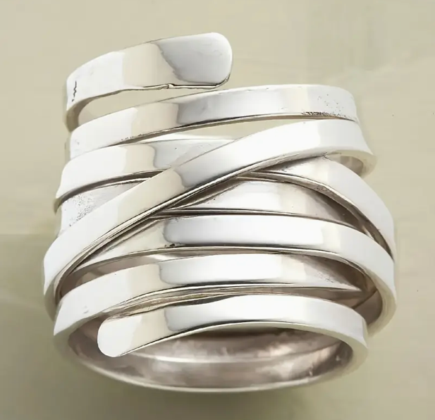 Whirl Design Vintage Ring