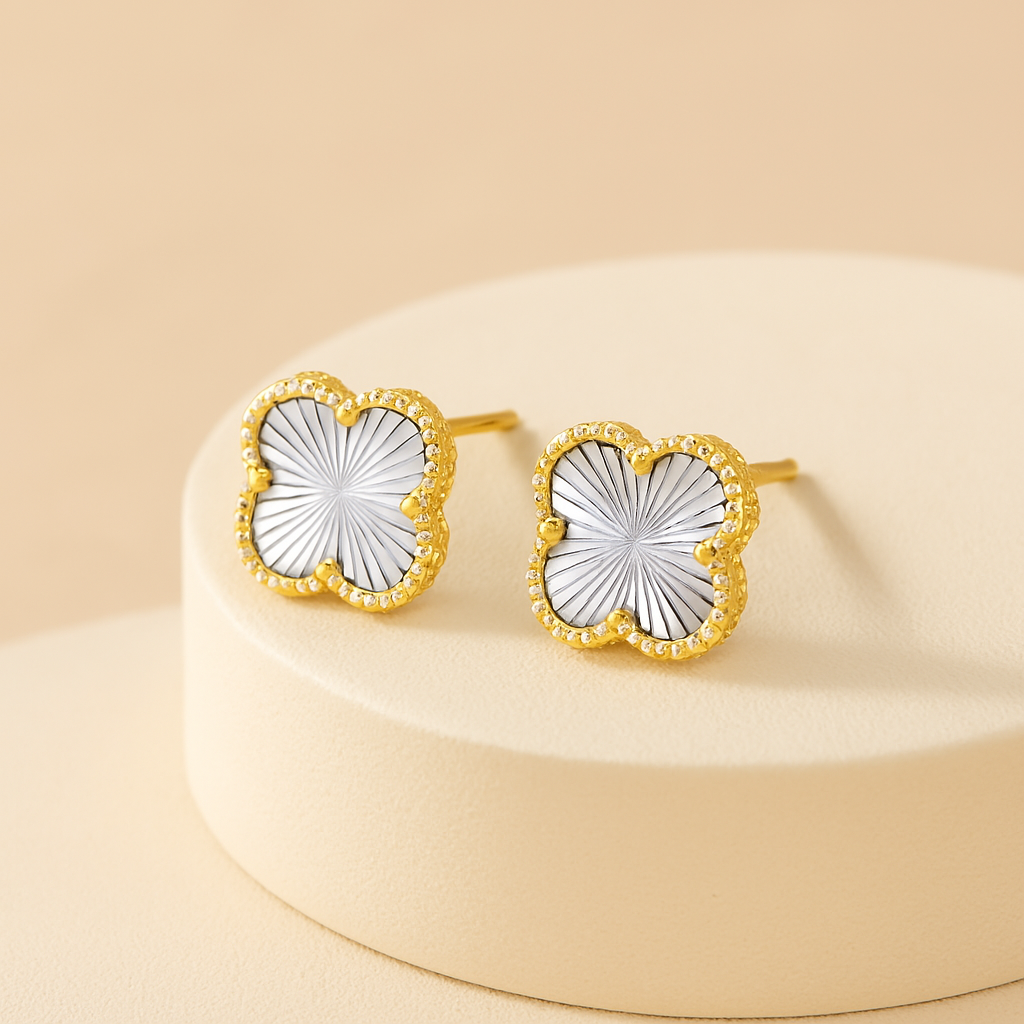 Clover Leaf Earrings in Gold