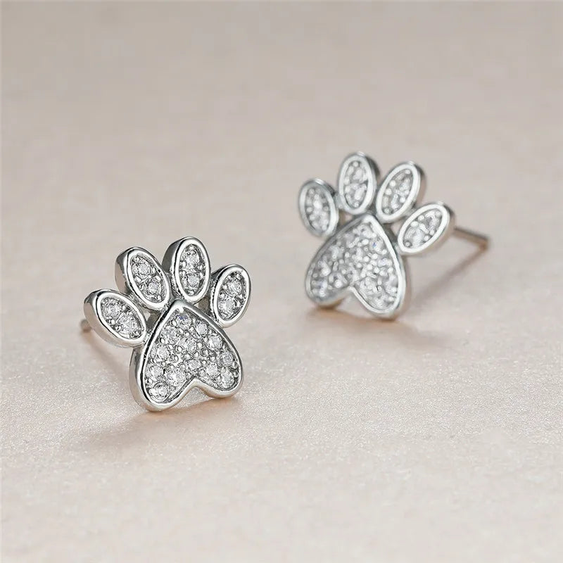 ALINA โ Elegant heart-shaped paw stud earrings with sparkling white zirconia