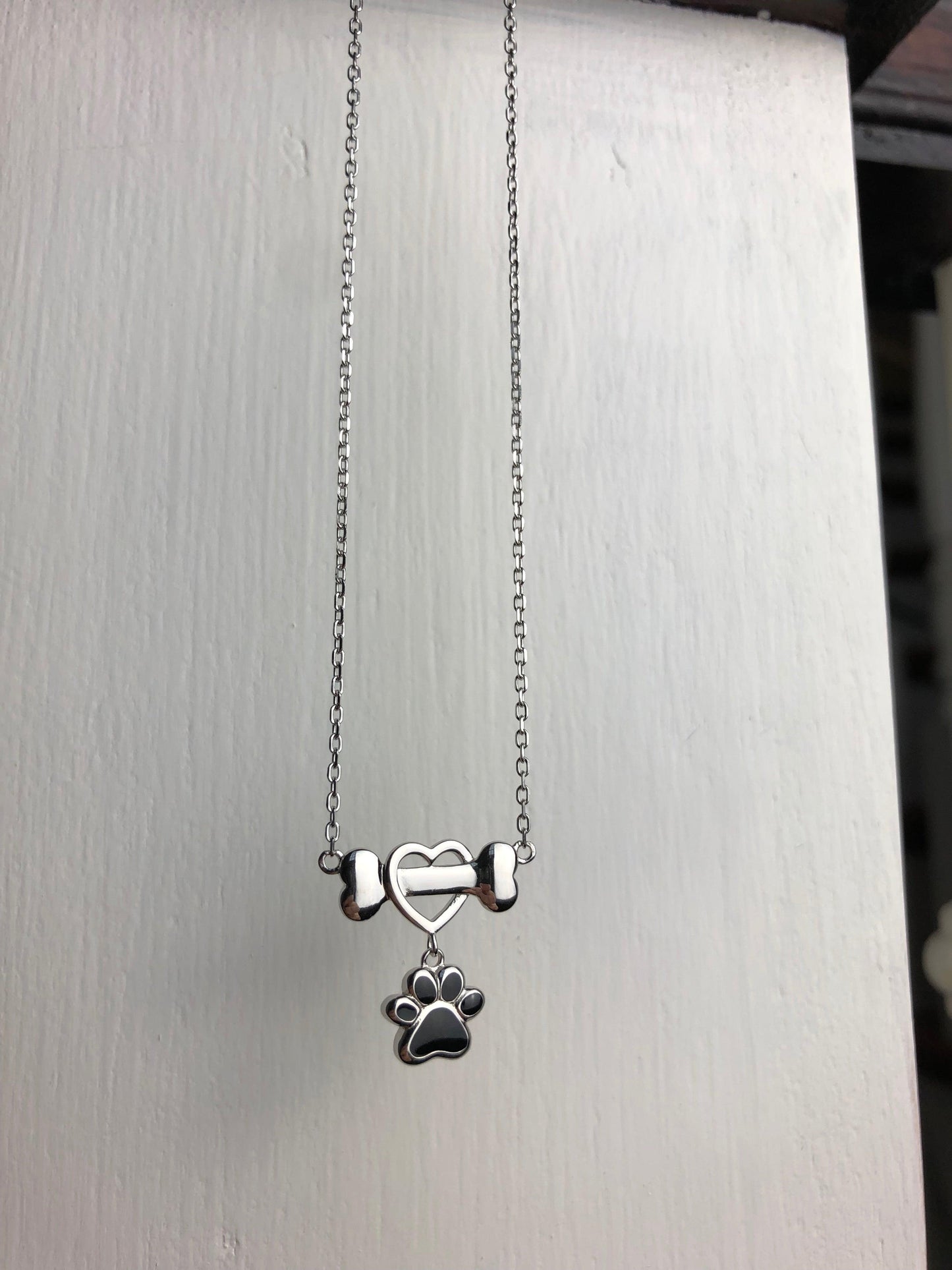 MEJA – Elegant Necklace with Delicate Paw Design Made of Durable Stainless Steel