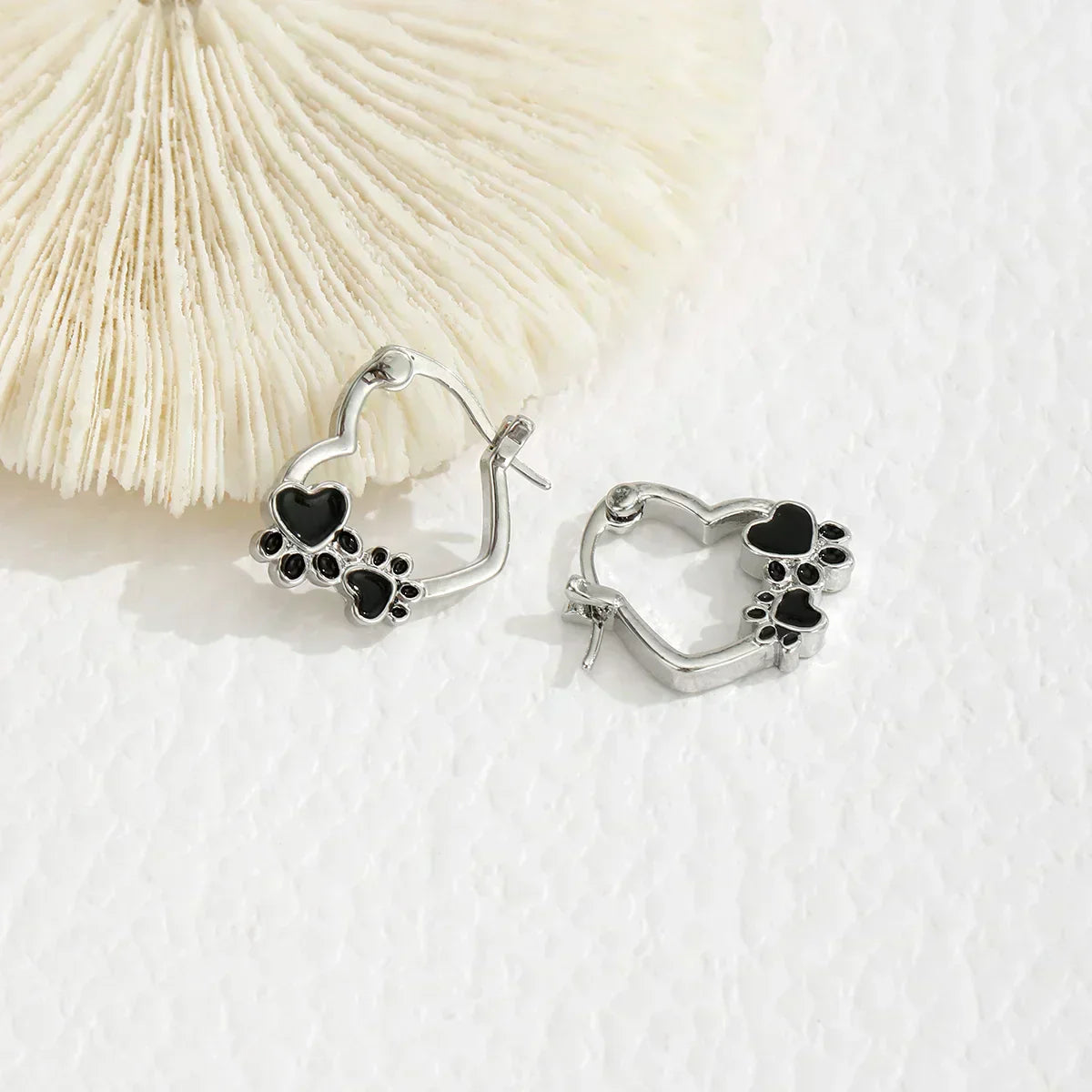 NOVA β Elegant Huggie Earrings with Heart & Paw in Silver Look and Black Enamel for a Stylish Appearance
