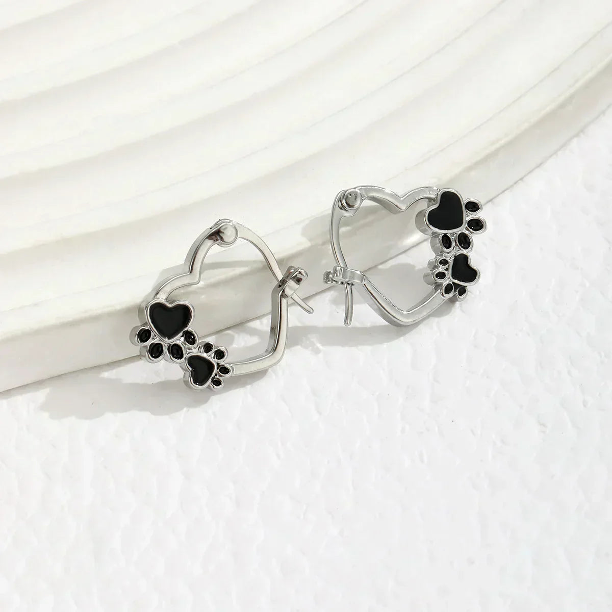 NOVA β Elegant Huggie Earrings with Heart & Paw in Silver Look and Black Enamel for a Stylish Appearance