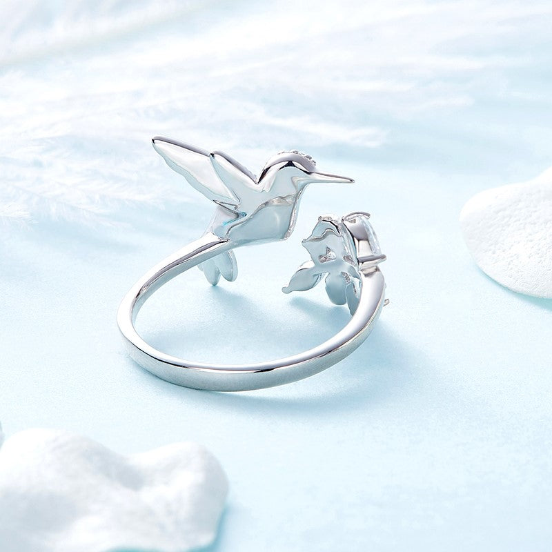 LUNAYA – Elegant Adjustable Glitter Ring with Enchanting Hummingbird and Sparkling Rhinestone