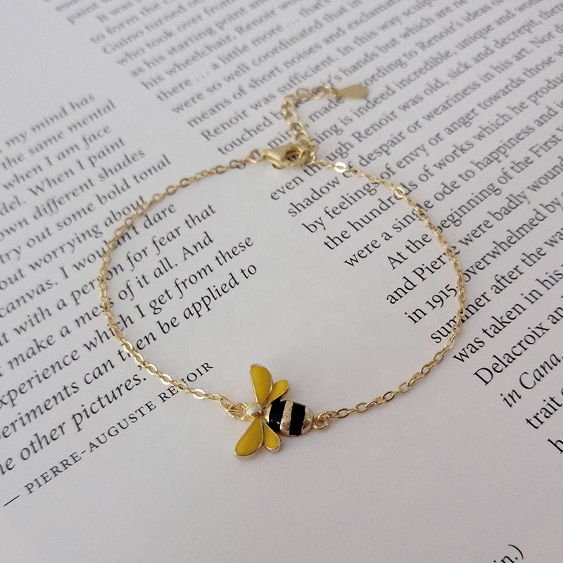 BEEA β Elegant Queen Bee Bracelet Accessory