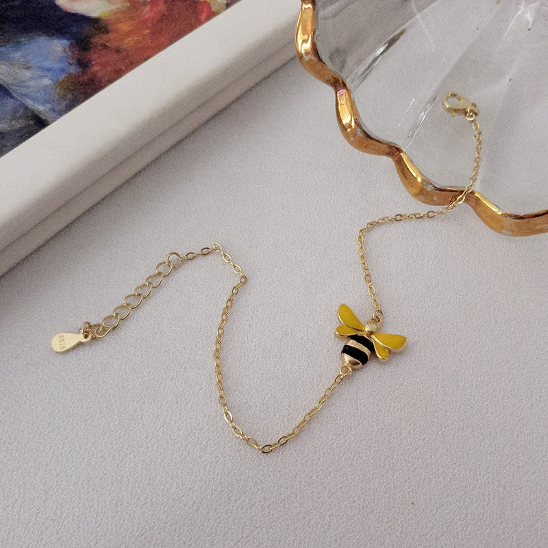 BEEA β Elegant Queen Bee Bracelet Accessory