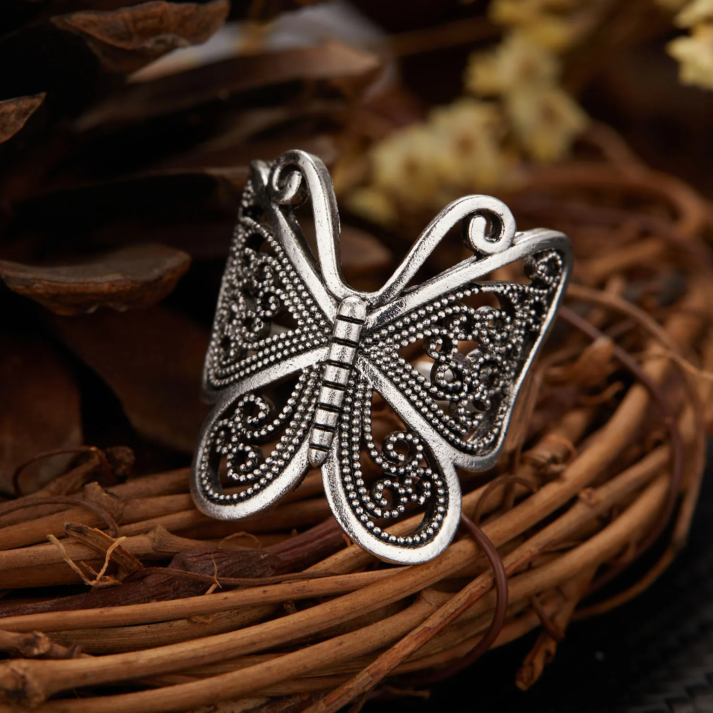 Elegant Vintage Butterfly Ring in Silver β Lunaie, the Perfect Jewelry Piece for Stylish Ladies