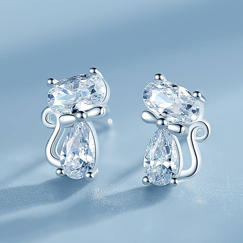 MILAI – Elegant Vintage Cat Earrings with Sparkling Zirconia