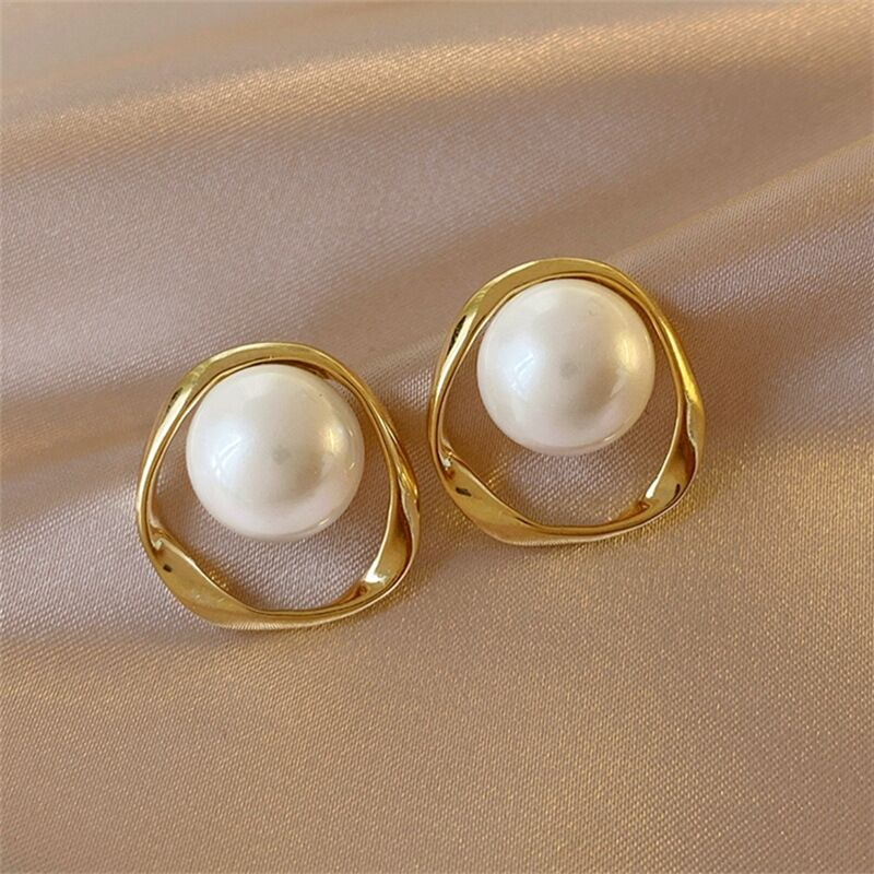 Pearl Earrings in Gold