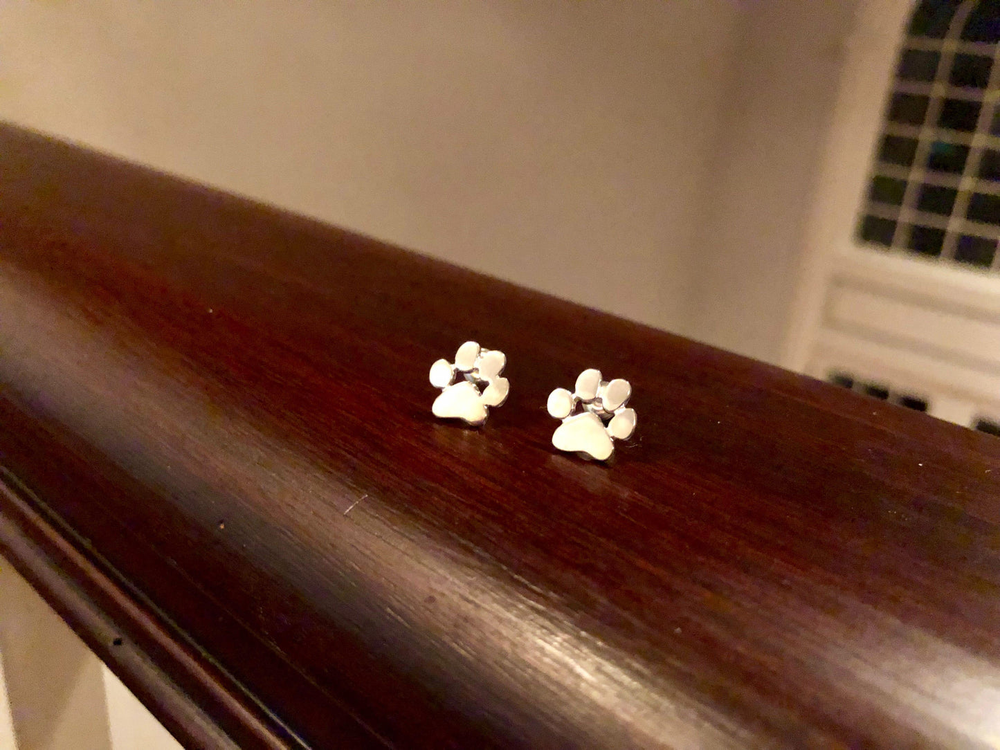 LINAI – Elegant Hypoallergenic Paw Earrings Made of Stainless Steel for Any Occasion