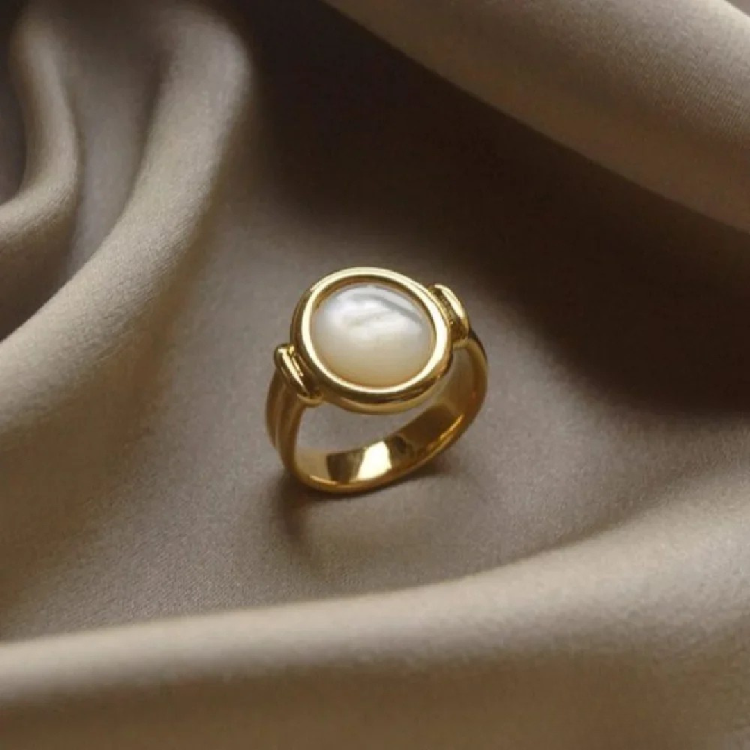 Chic Pearl Elegance Ring