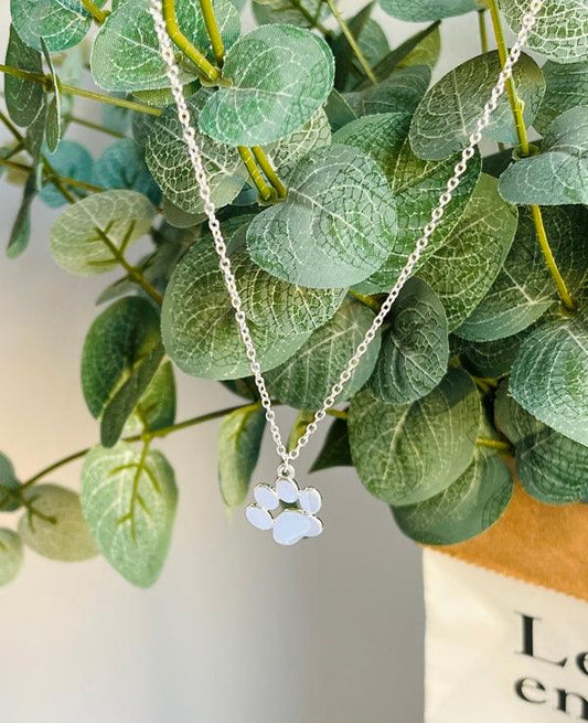 LYA – Stylish Silver Paw Necklace in Stainless Steel for an Elegant Look