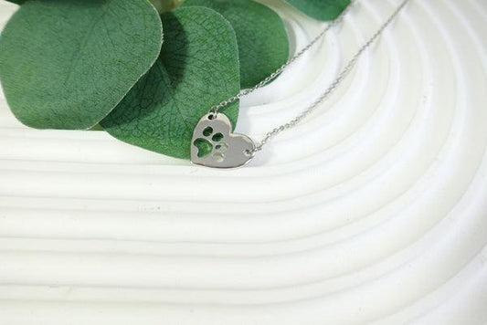 NOYA – Elegant Silver Necklace with Heart & Paw for Stylish Moments