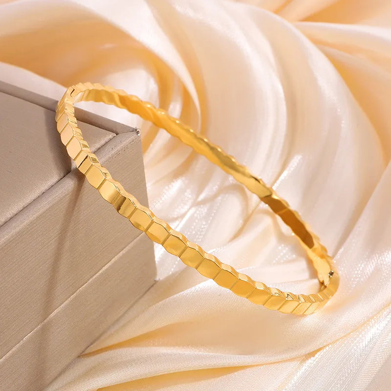 Tara Gold Bangle