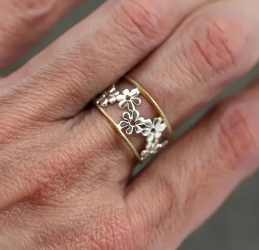 Exquisite Enamel Flower Ring Vintage Design