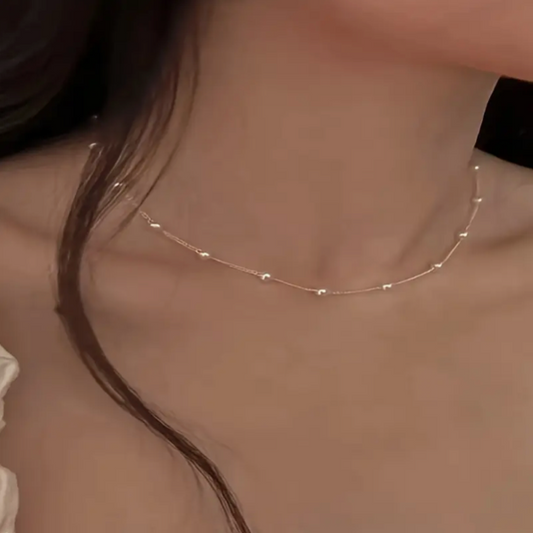 Elegant Vintage Baroque Style Pearl Necklace in Gold