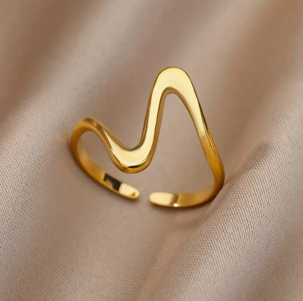 Waves Designer Ring 18 Gold