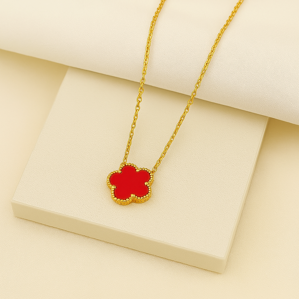 Clover Leaf Necklace in Gold