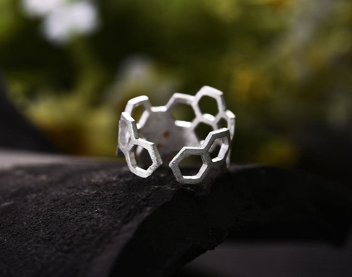 Elegant Adjustable Honeycomb Ring with 18k Gold Plating – MAEL