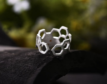 Elegant Adjustable Honeycomb Ring with 18k Gold Plating – MAEL