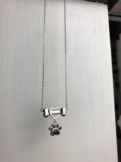MEJA – Elegant Necklace with Delicate Paw Design Made of Durable Stainless Steel