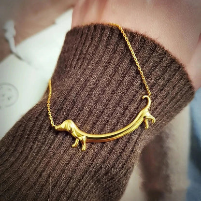 LILOU – Elegant Dachshund Necklace in Stylish Gold Look