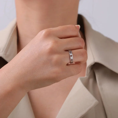 MIRAIE – Elegant Adjustable Paw Print Ring in Shiny Gold Look Made of High-Quality Stainless Steel