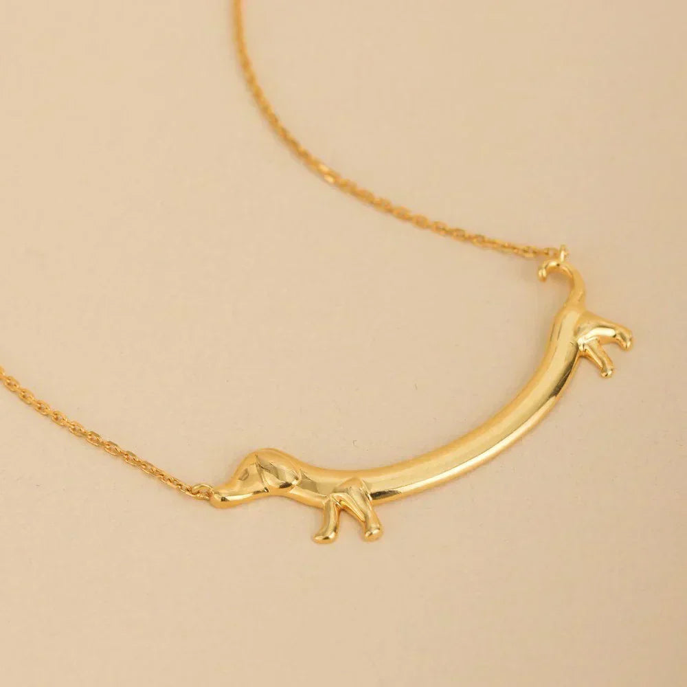 LILOU – Elegant Dachshund Necklace in Stylish Gold Look