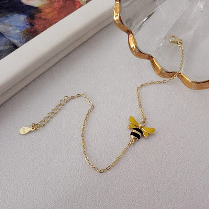 BEEA – Elegant Queen Bee Bracelet Accessory