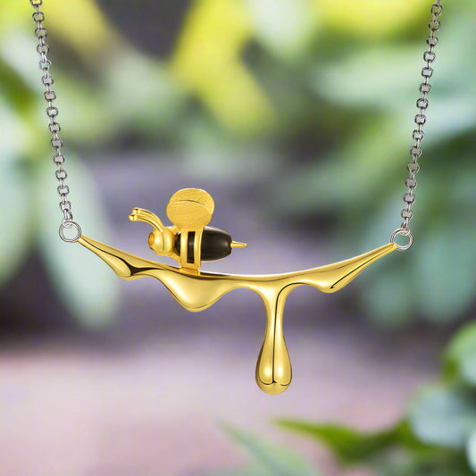 MELINA – Elegant Dripping Honey & Bee Necklace for Nature Lovers
