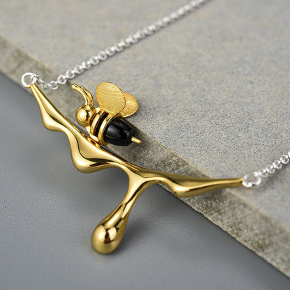 MELINA – Elegant Dripping Honey & Bee Necklace for Nature Lovers