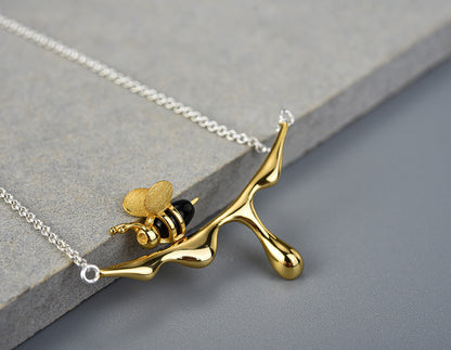 MELINA – Elegant Dripping Honey & Bee Necklace for Nature Lovers