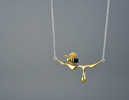 MELINA – Elegant Dripping Honey & Bee Necklace for Nature Lovers