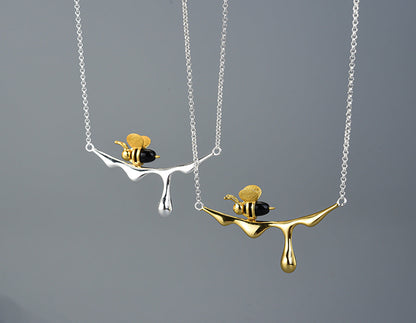 MELINA – Elegant Dripping Honey & Bee Necklace for Nature Lovers