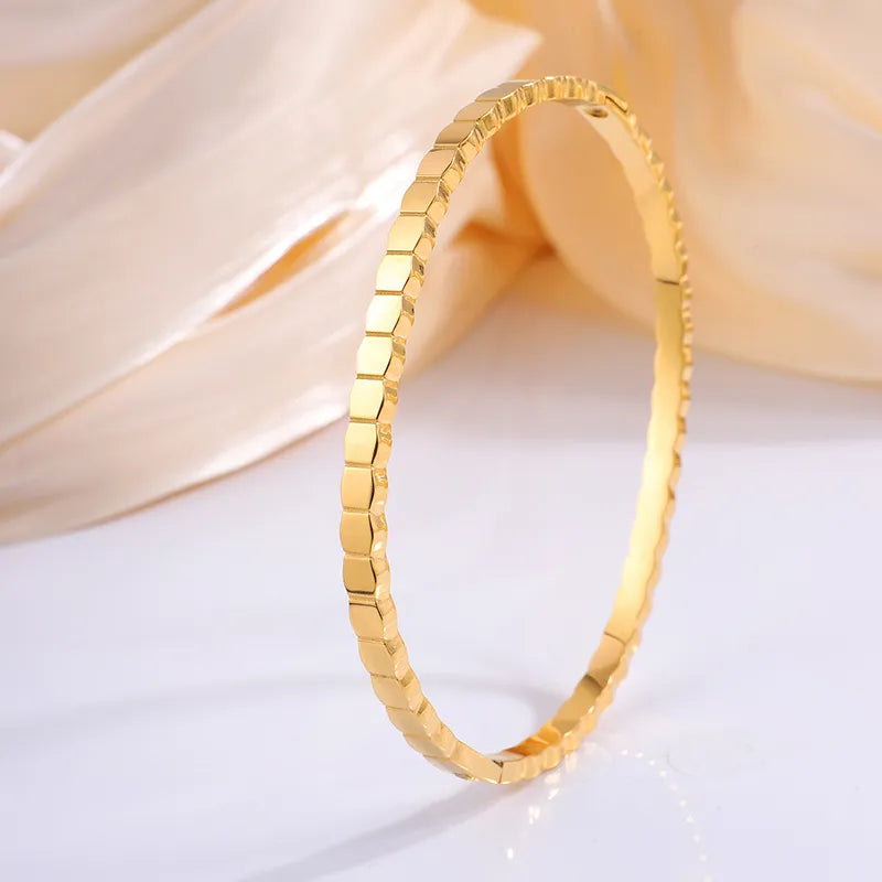 Tara Gold Bangle