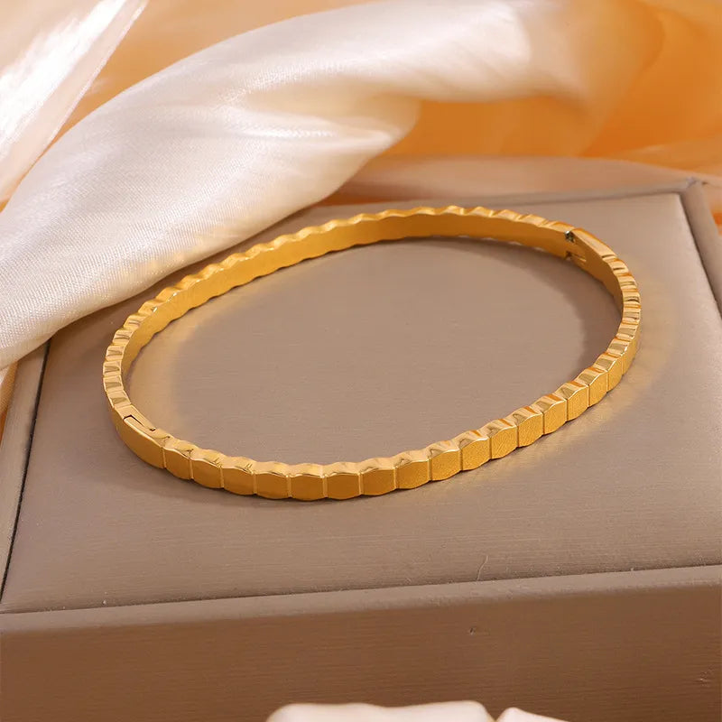 Tara Gold Bangle