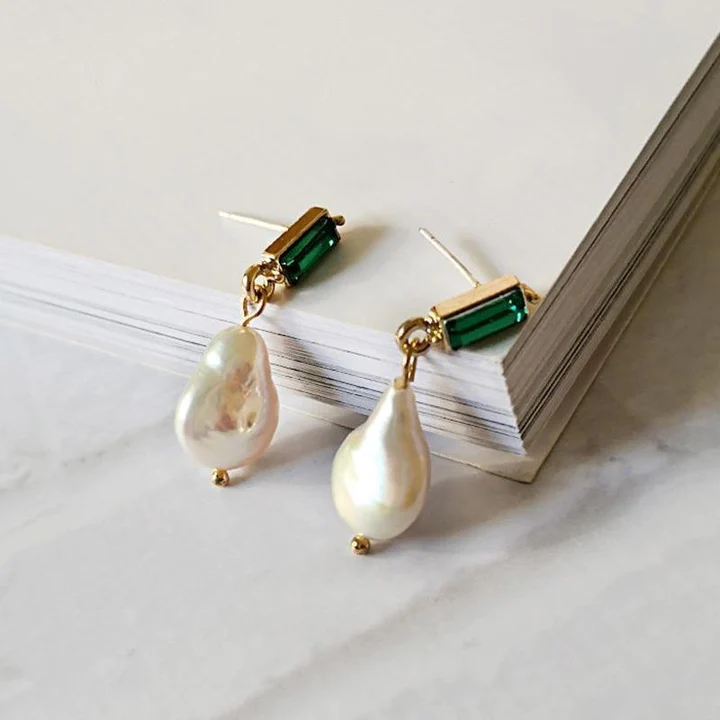 Pearl Earrings with Emeralds in Gold