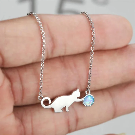 Stylish Vintage Cat Necklace by Carlai - The Perfect Accessory for Cat Lovers