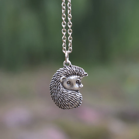 Elegant PINA Vintage Necklace with Stylish Silver Porcupine Design